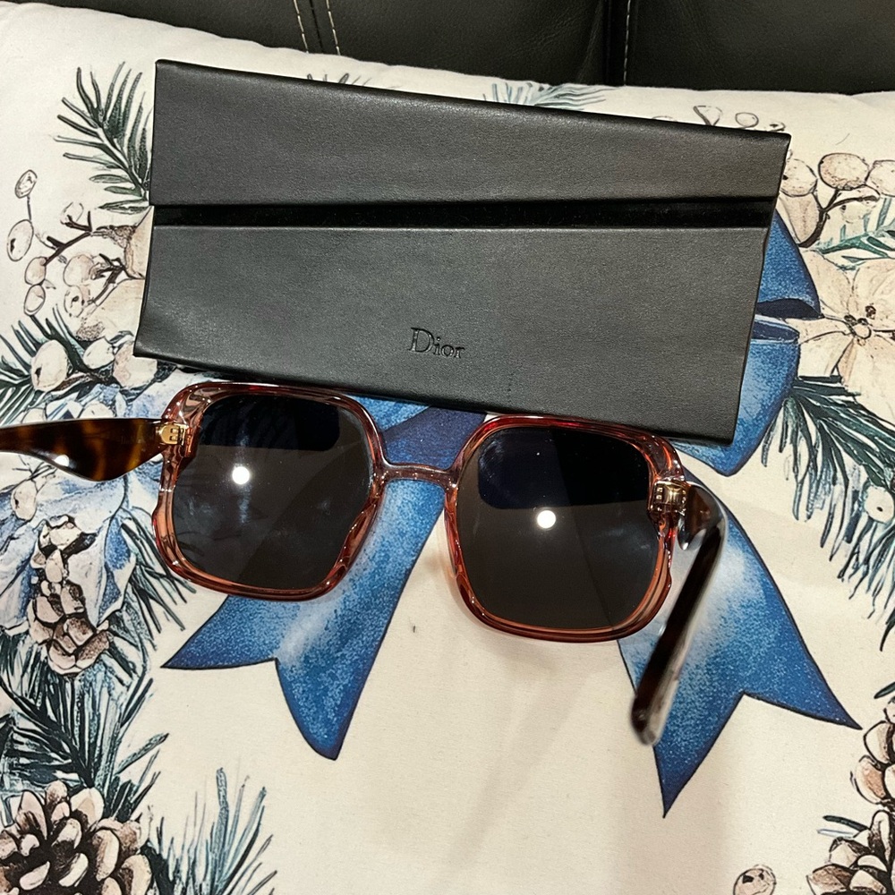 Christian Dior Tortoise Shell Sunglasses - Picture 4 of 8